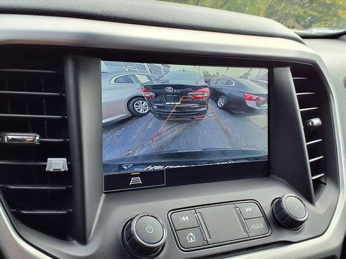 Used 2023 GMC Acadia SLT image 9