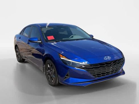 Used 2022 Hyundai Elantra SEL FWD image 2