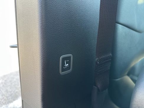 New 2026 Chrysler Pacifica Select image 37