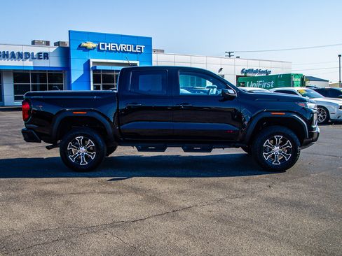 Used 2025 GMC Canyon AT4 w/ Technology Plus Package AWD/4WD image 8