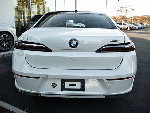 Used 2025 BMW i7 eDrive50 w/ Premium Package image 10