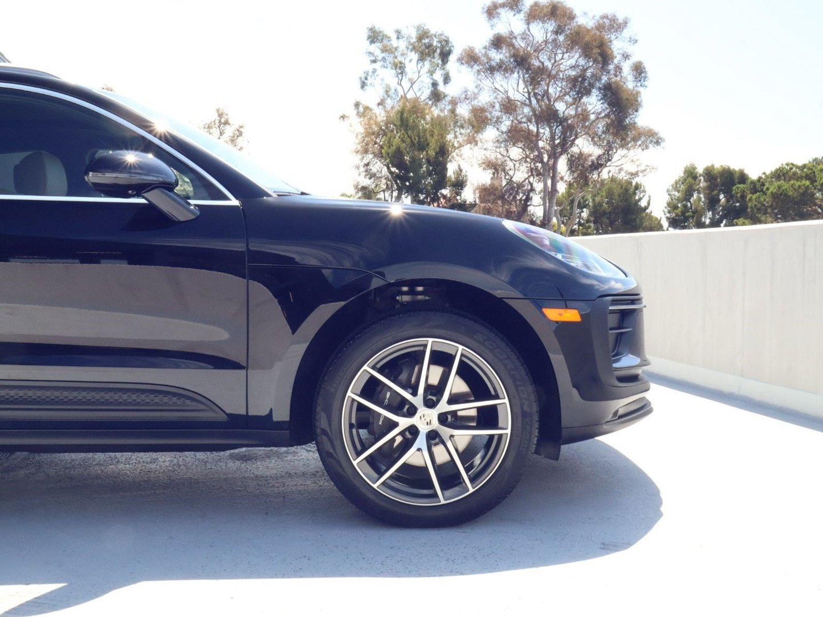 Certified 2026 Porsche Macan AWD/4WD image 11