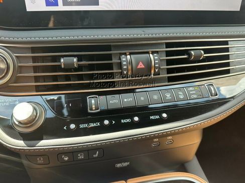Used 2024 Lexus LS 500h AWD w/ Luxury Package image 20