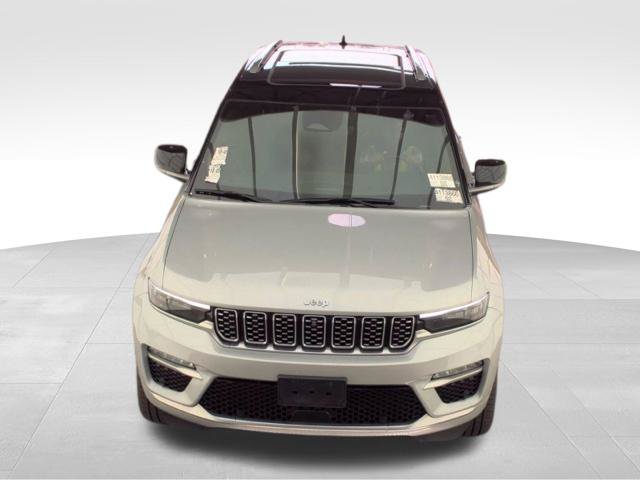 Used 2022 Jeep Grand Cherokee Summit AWD/4WD image 3