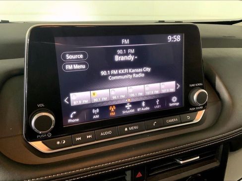 Used 2025 Nissan Rogue SV image 6