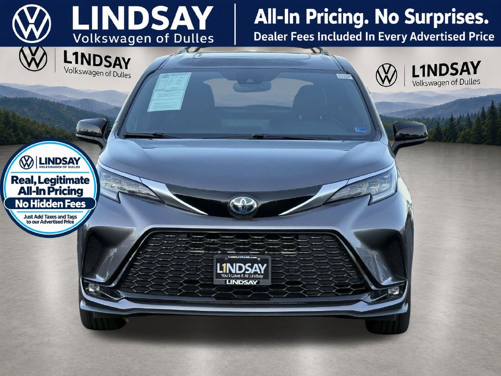 Used 2022 Toyota Sienna XSE w/ XSE Plus Package FWD image 3
