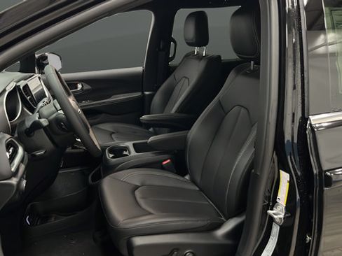 New 2026 Chrysler Voyager LX FWD image 9