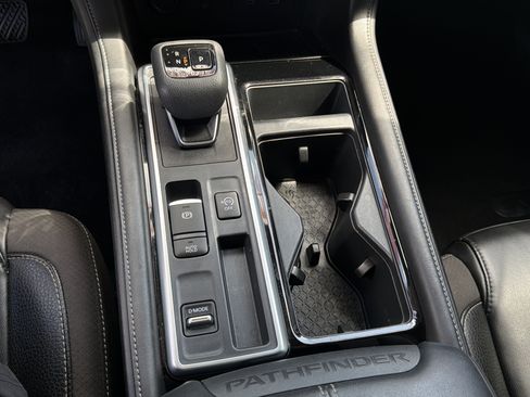 Used 2024 Nissan Pathfinder SL w/ SL Premium Package FWD image 19