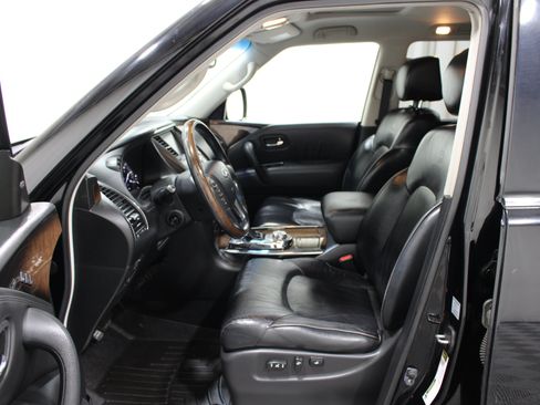 Used 2011 INFINITI QX56 4WD w/ Deluxe Touring Pkg image 3