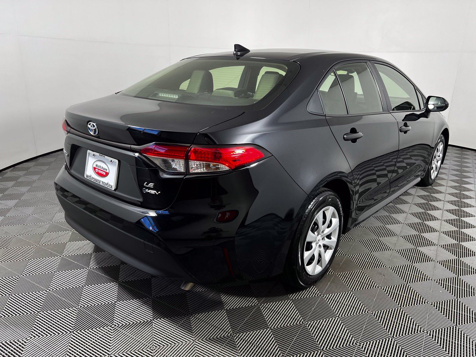 Used 2025 Toyota Corolla LE FWD image 5