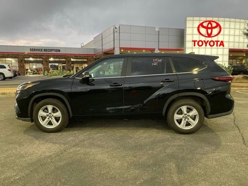 Used 2025 Toyota Highlander LE image 8