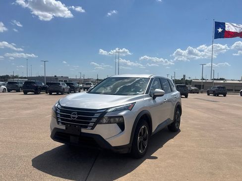 Certified 2025 Nissan Rogue SV FWD image 7