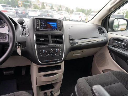 Used 2018 Dodge Grand Caravan SE w/ UConnect Hands-Free Group FWD image 20