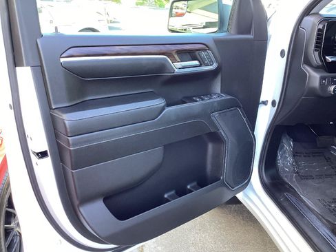 Used 2024 GMC Sierra 1500 SLT AWD/4WD image 9