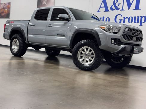 Used 2019 Toyota Tacoma TRD Off-Road w/ Technology Package image 2