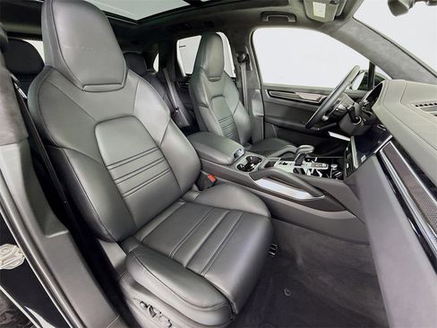 Used 2023 Porsche Cayenne Turbo image 32
