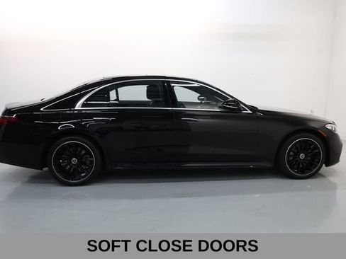 Used 2022 Mercedes-Benz S 580 4MATIC Sedan w/ AMG Line Package image 39