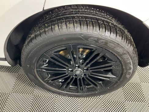 Used 2025 Land Rover Range Rover Evoque S image 8