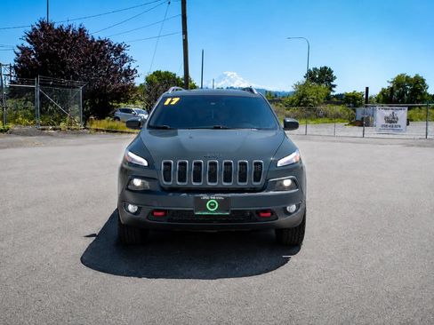 Used 2017 Jeep Cherokee Trailhawk w/ Comfort/Convenience Group AWD/4WD image 2