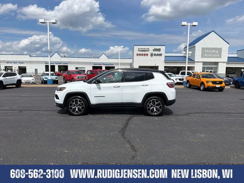 Used 2025 Jeep Compass Limited AWD/4WD image 2