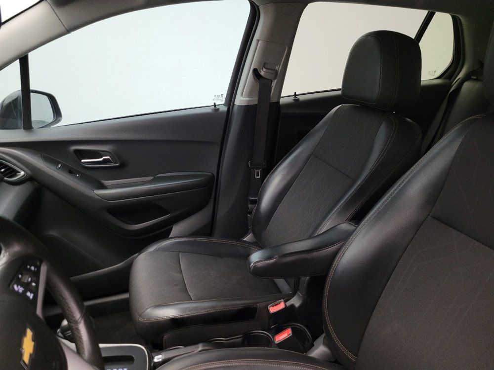 Used 2021 Chevrolet Trax LT w/ Sport Edition FWD image 17