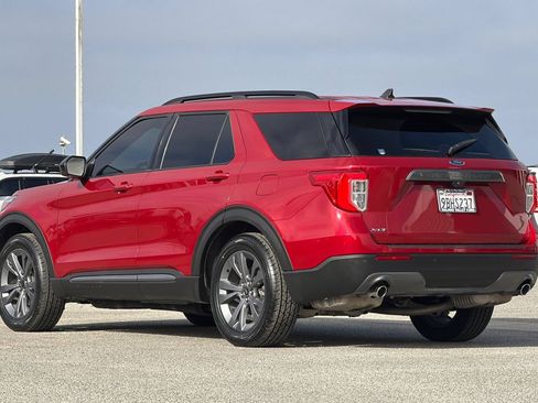 Used 2022 Ford Explorer XLT w/ Equipment Group 202A RWD image 6