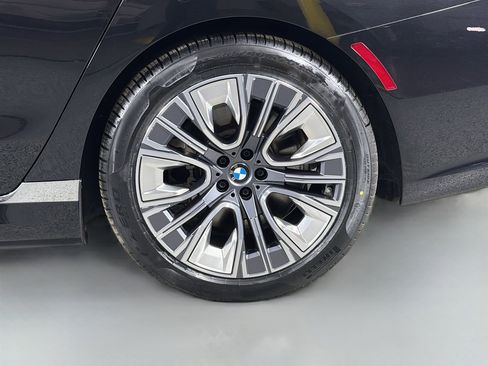 Certified 2023 BMW i7 xDrive60 image 31
