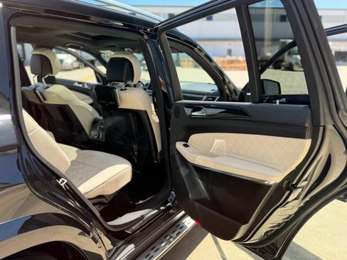 Used 2017 Mercedes-Benz GLS 550 4MATIC image 25