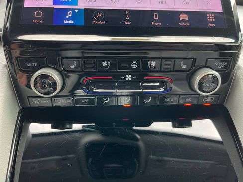 Used 2021 Jeep Grand Cherokee L Overland w/ Luxury Tech Group IV AWD/4WD image 13