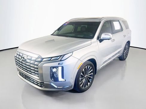 Used 2024 Hyundai Palisade Calligraphy FWD image 4