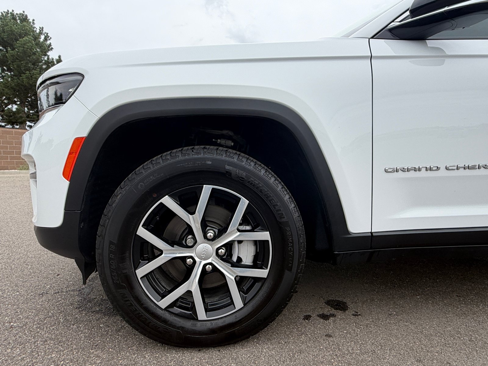 Used 2025 Jeep Grand Cherokee Limited w/ Trailer Tow Package AWD/4WD image 11