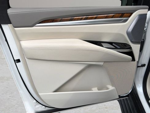 Certified 2025 Cadillac Escalade ESV Premium Luxury Platinum w/ LPO, Floor Liner Package image 20