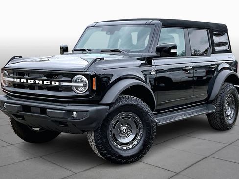 Certified 2025 Ford Bronco Outer Banks w/ Sasquatch Package image 35