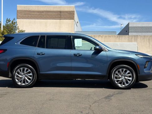 Used 2025 Buick Enclave Preferred AWD/4WD image 6