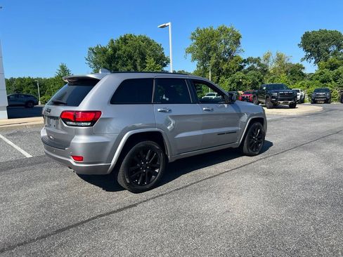 Used 2019 Jeep Grand Cherokee Altitude AWD/4WD image 15