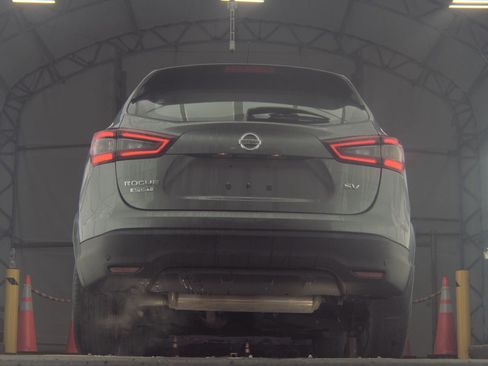 Used 2020 Nissan Rogue Sport SV image 11