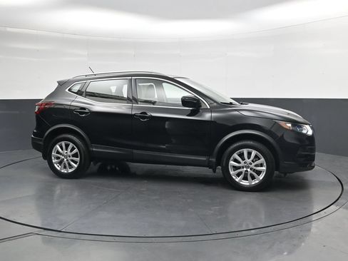 Used 2020 Nissan Rogue Sport SV FWD image 4