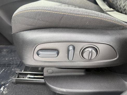 Used 2023 Chevrolet Equinox LT image 23