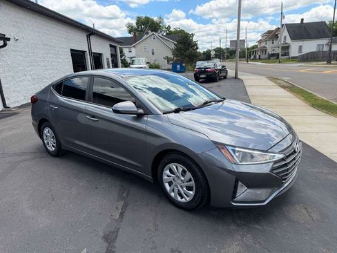 Used 2019 Hyundai Elantra SE w/ Cargo Package FWD image 6