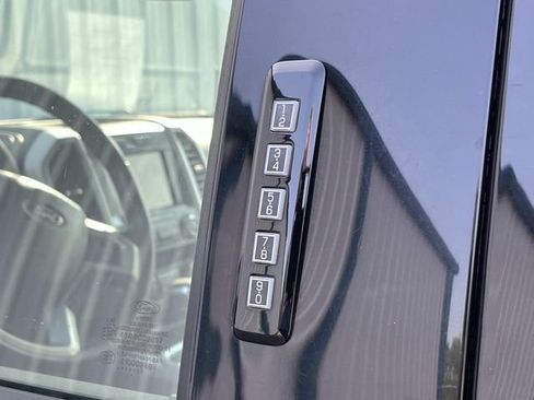 Used 2019 Ford F150 Lariat AWD/4WD image 10