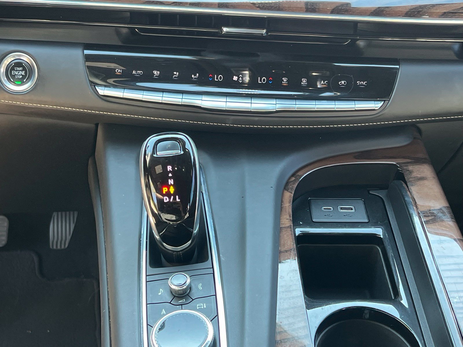 Used 2021 Cadillac Escalade ESV Premium Luxury Platinum AWD/4WD image 37