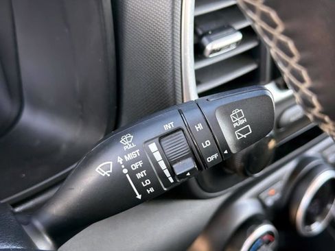 Used 2022 Hyundai Venue SEL image 27