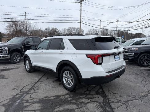 Used 2026 Ford Explorer Active AWD/4WD image 3