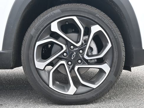 Used 2025 Chevrolet Trax RS w/ Driver Confidence Package image 12