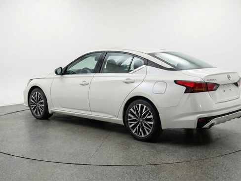 Used 2025 Nissan Altima 2.5 SV FWD image 5