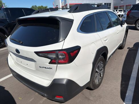 Used 2023 Subaru Outback Premium AWD/4WD image 4