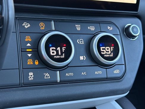 New 2026 Land Rover Defender 110 X-Dynamic SE image 22