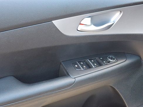 Used 2023 Kia Forte LXS image 12