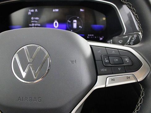 Used 2024 Volkswagen Tiguan SE image 23