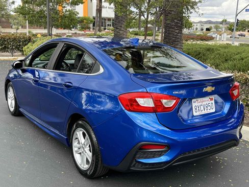 Used 2017 Chevrolet Cruze LT w/ Convenience Package FWD image 2